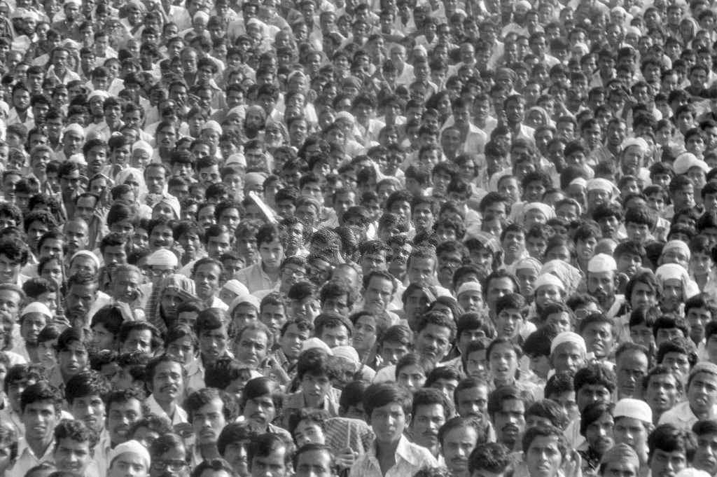 Bangladesh leader is shot and killed in a coup attempt